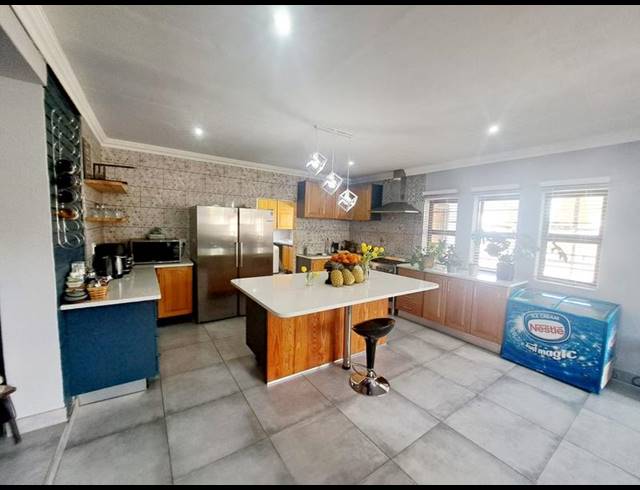 4 BEDROOM HOUSE FOR SALE IN HEUWELOORD